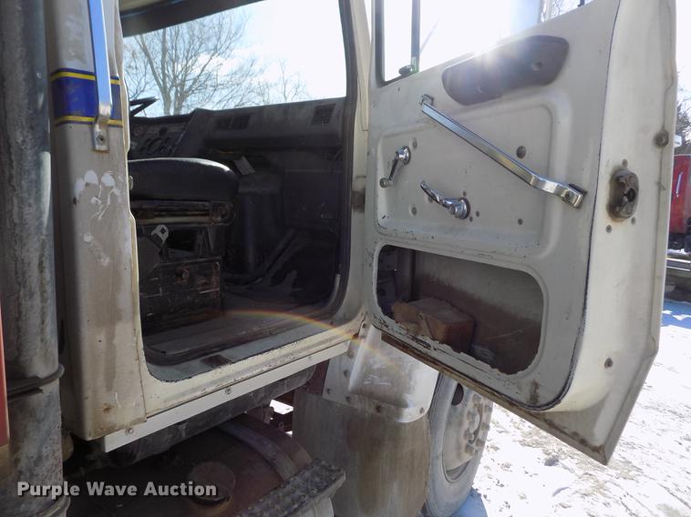 image for item FH9059 1987 Ford LN8000 refuse truck