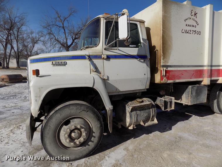 image for item FH9059 1987 Ford LN8000 refuse truck