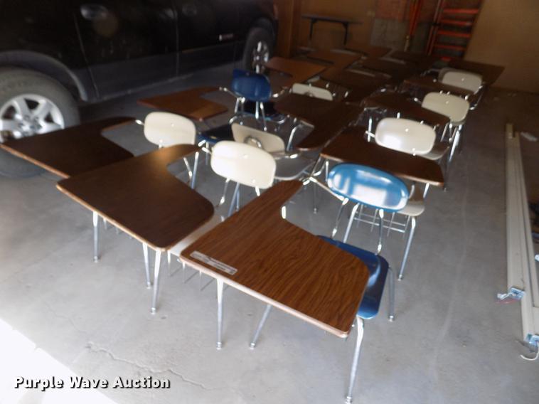 image for item FH9069 (15) student desks