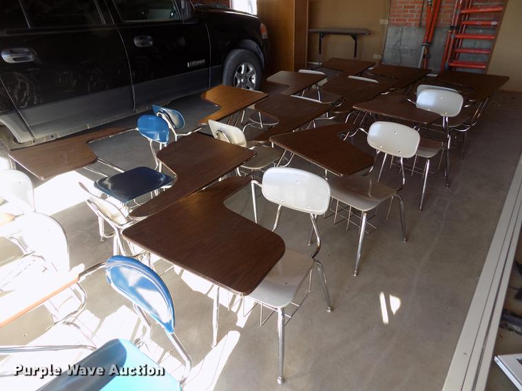 image for item FH9069 (15) student desks