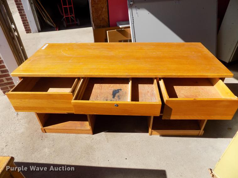 image for item FH9073 *Furniture