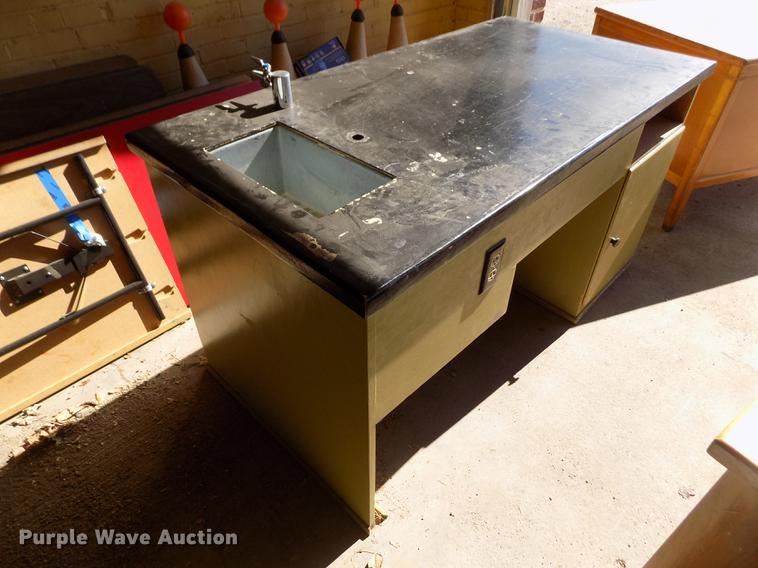 image for item FH9073 *Furniture