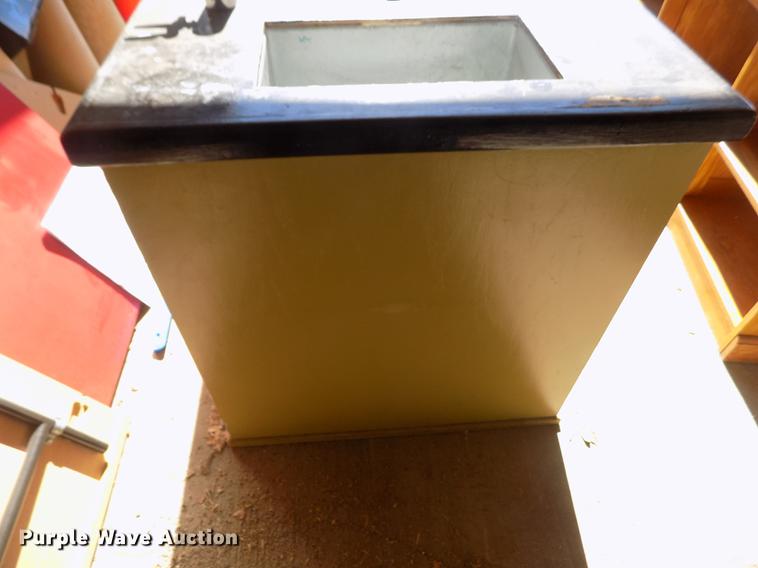 image for item FH9073 *Furniture