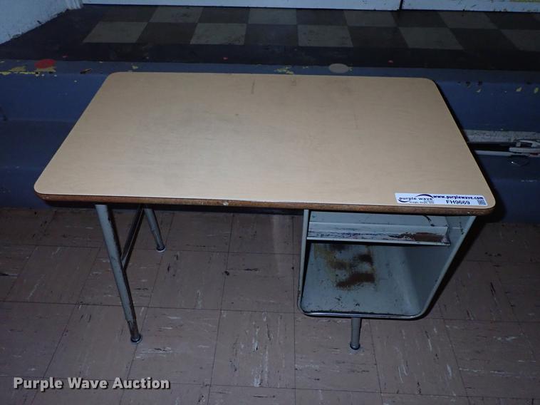 image for item FH9669 (16) student desks
