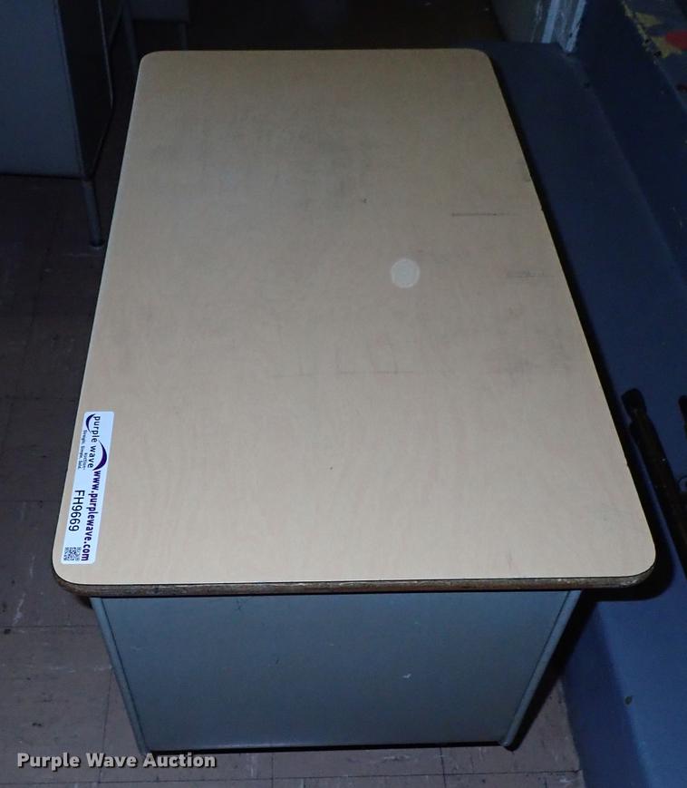 image for item FH9669 (16) student desks