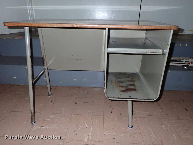 image for item FH9669 (16) student desks