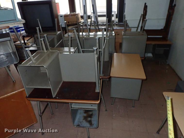 image for item FH9669 (16) student desks