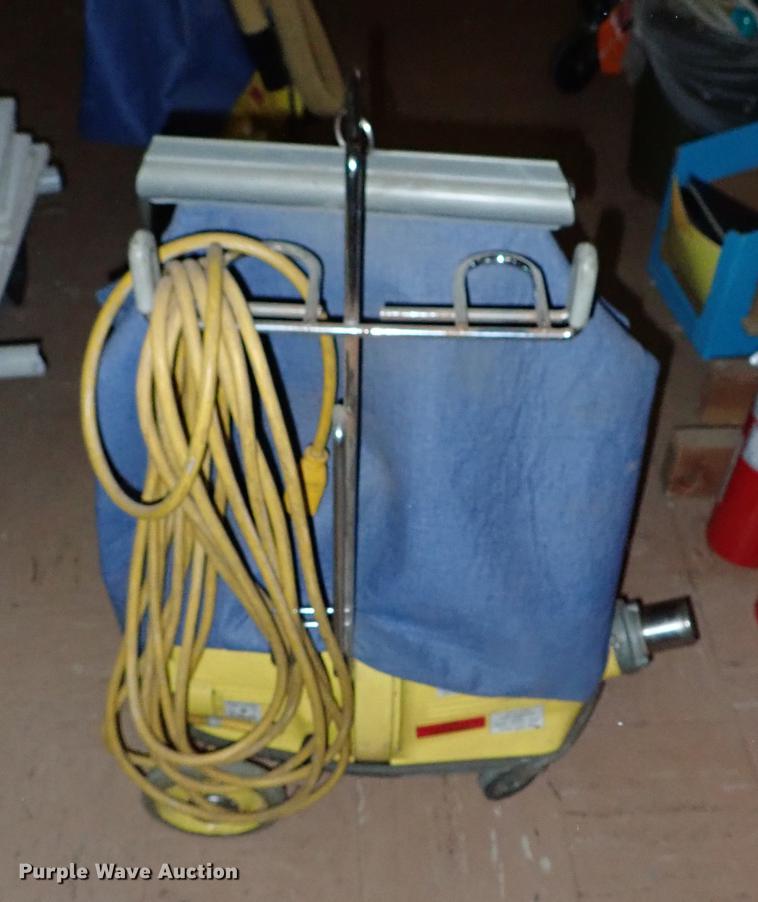 (4) NSS M Super Suction vacuums in Stafford, KS Item FH9670 sold