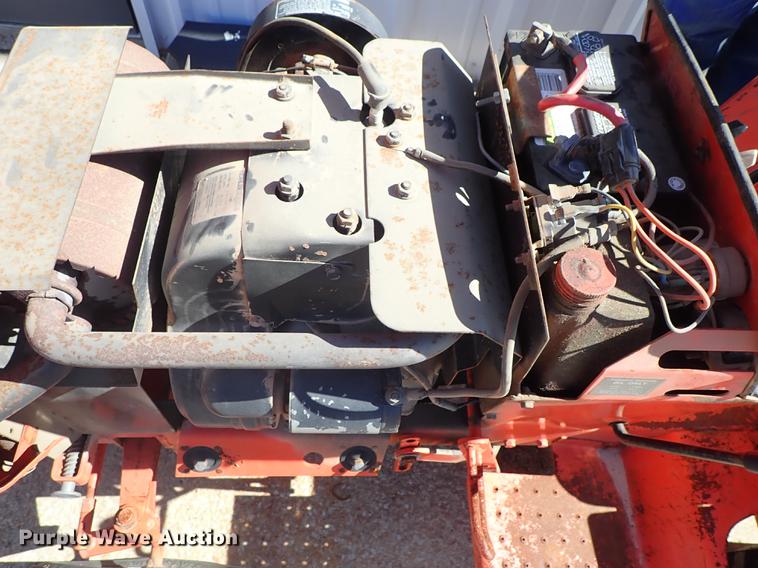 image for item FL9566 Ingersoll 222 tractor