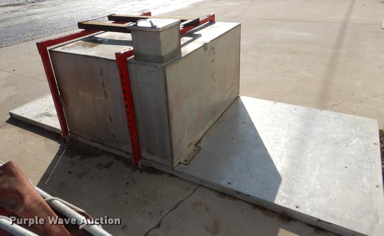 image for item FM9756 Shop built stainless steel tank