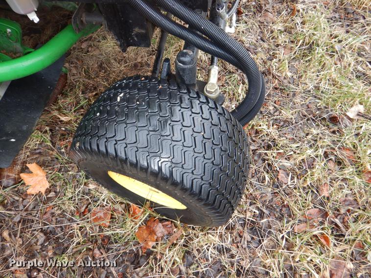 image for item FM9760 2007 John Deere 3245C lawn mower