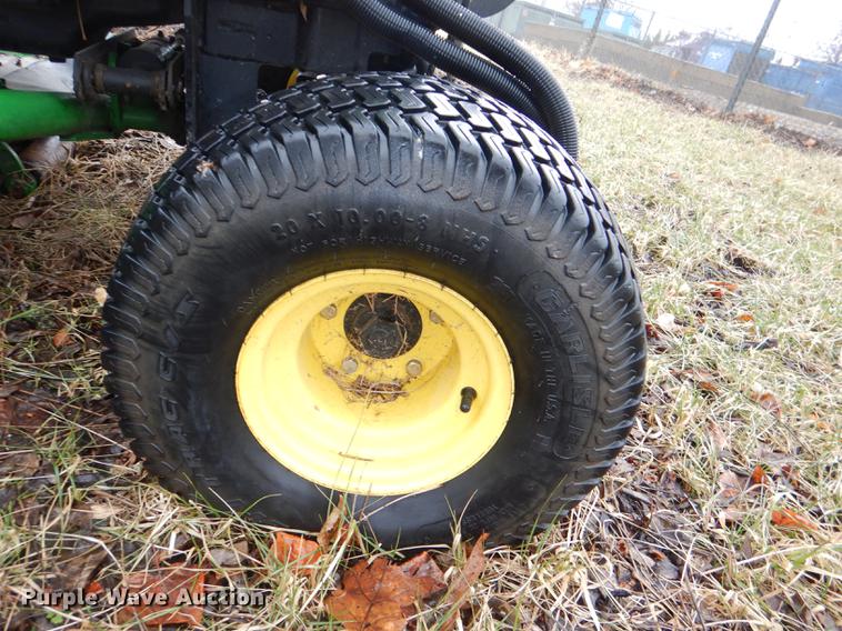 image for item FM9760 2007 John Deere 3245C lawn mower