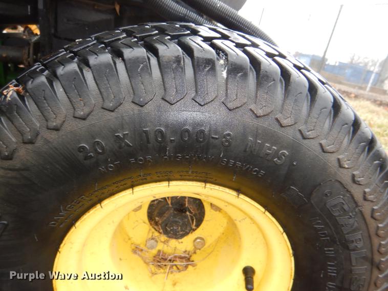 image for item FM9760 2007 John Deere 3245C lawn mower