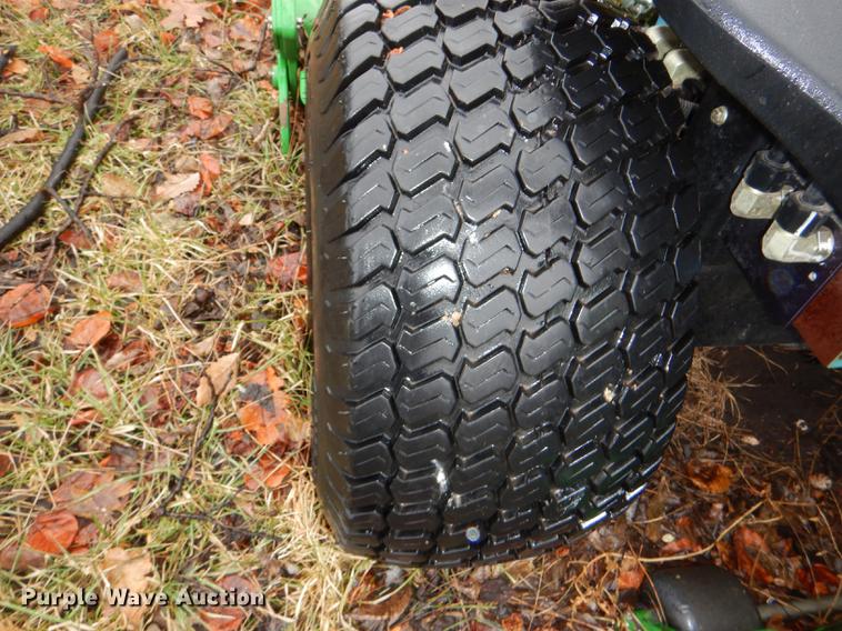 image for item FM9760 2007 John Deere 3245C lawn mower