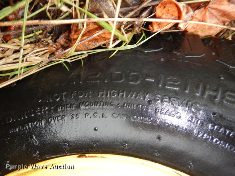 image for item FM9760 2007 John Deere 3245C lawn mower