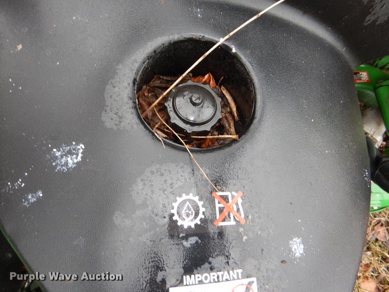 image for item FM9760 2007 John Deere 3245C lawn mower