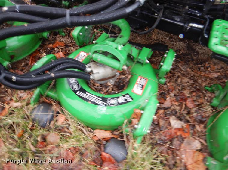 image for item FM9760 2007 John Deere 3245C lawn mower