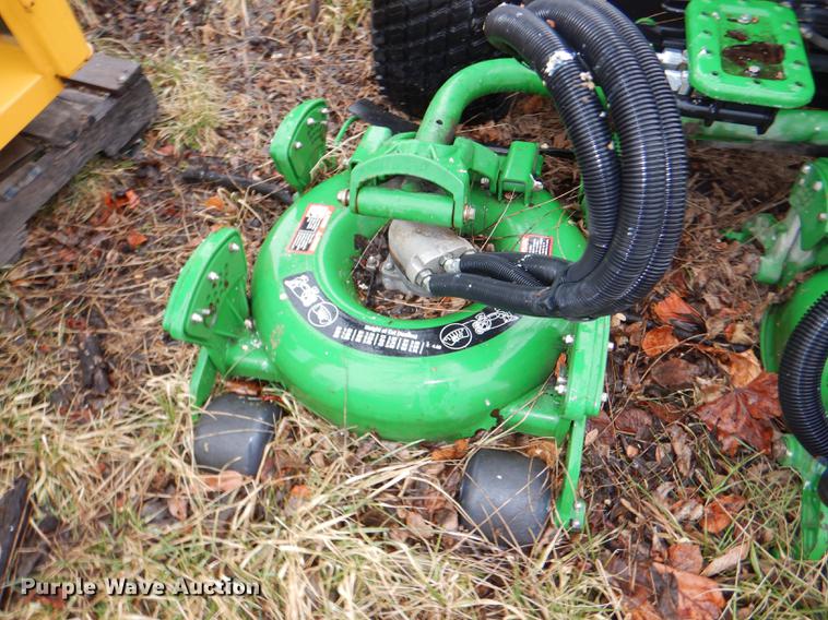 image for item FM9760 2007 John Deere 3245C lawn mower