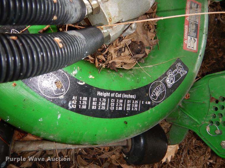 image for item FM9760 2007 John Deere 3245C lawn mower