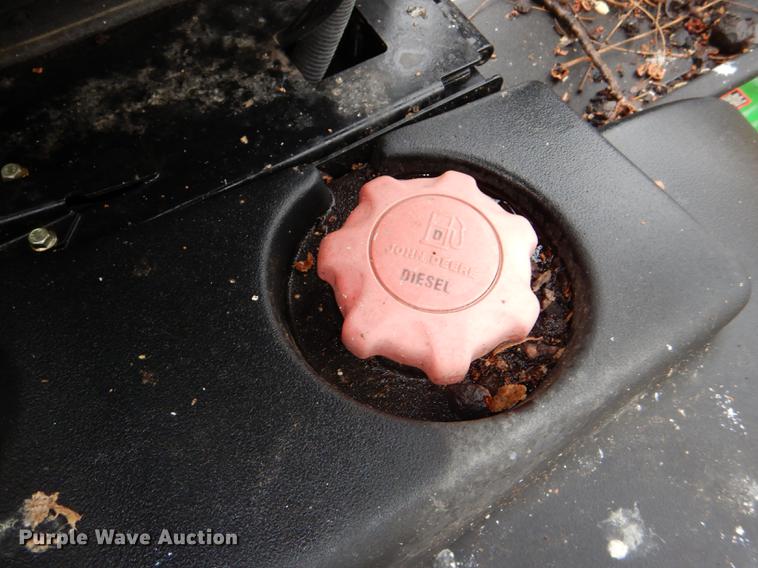 image for item FM9760 2007 John Deere 3245C lawn mower