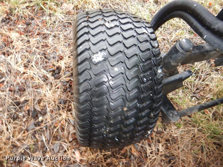 image for item FM9760 2007 John Deere 3245C lawn mower