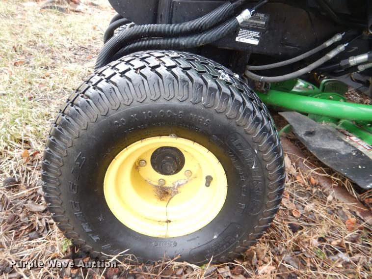 image for item FM9760 2007 John Deere 3245C lawn mower