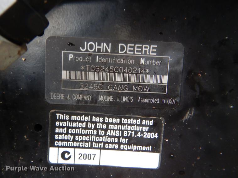 image for item FM9760 2007 John Deere 3245C lawn mower
