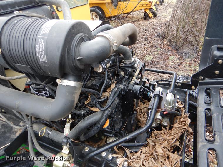 image for item FM9760 2007 John Deere 3245C lawn mower