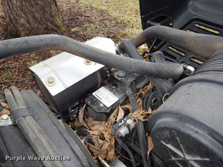 image for item FM9760 2007 John Deere 3245C lawn mower