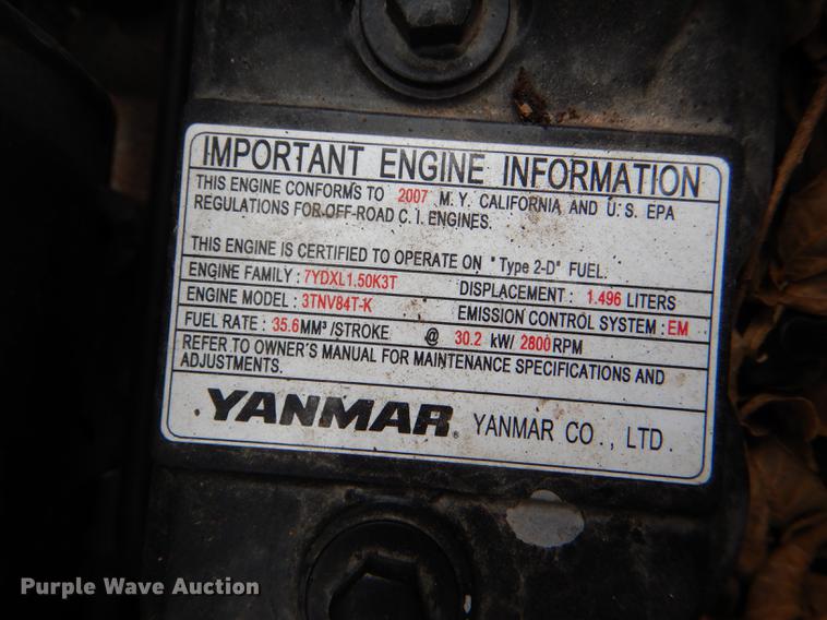 image for item FM9760 2007 John Deere 3245C lawn mower