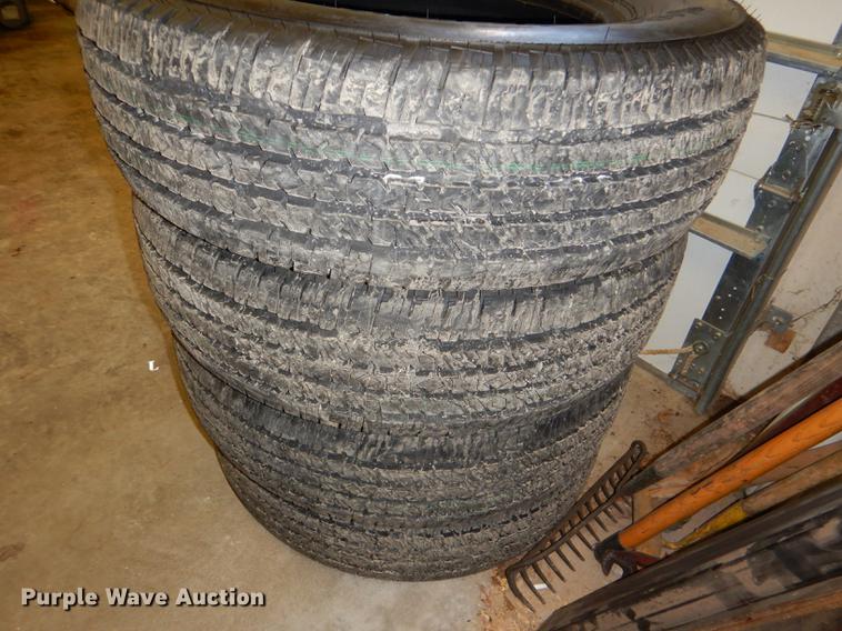 image for item FM9761 (4) Firestone 245/75R17 tires