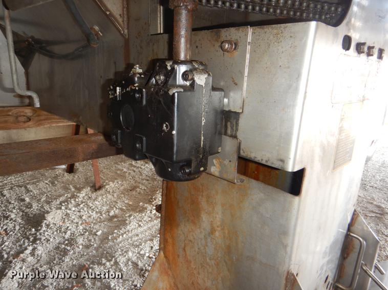 image for item FM9817 Swenson stainless steel V-box spreader