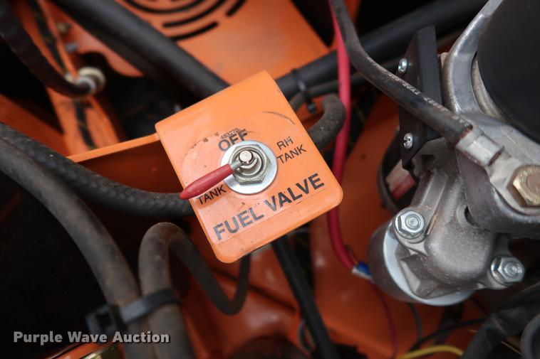 image for item FQ9221 2017 Scag Cheetah SCZ72V-31FX ZTR lawn mower