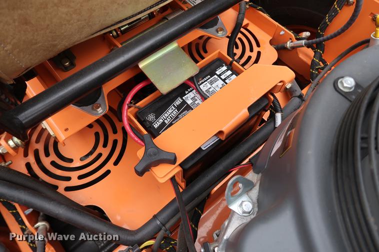 image for item FQ9223 2017 Scag Cheetah SCZ72V-31FX ZTR lawn mower