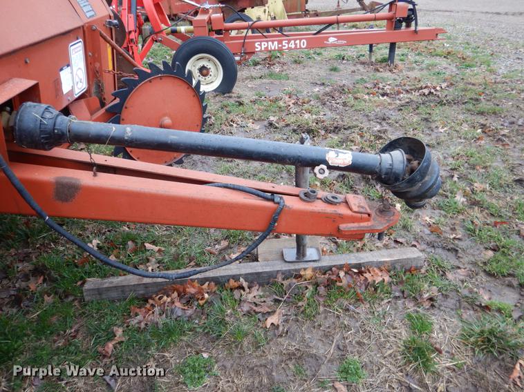 image for item BE9308 Hesston 565A round baler