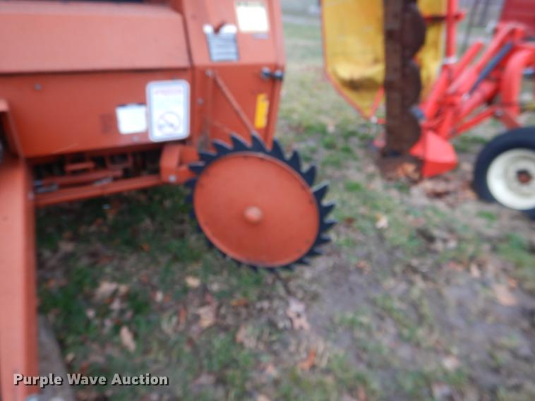image for item BE9308 Hesston 565A round baler
