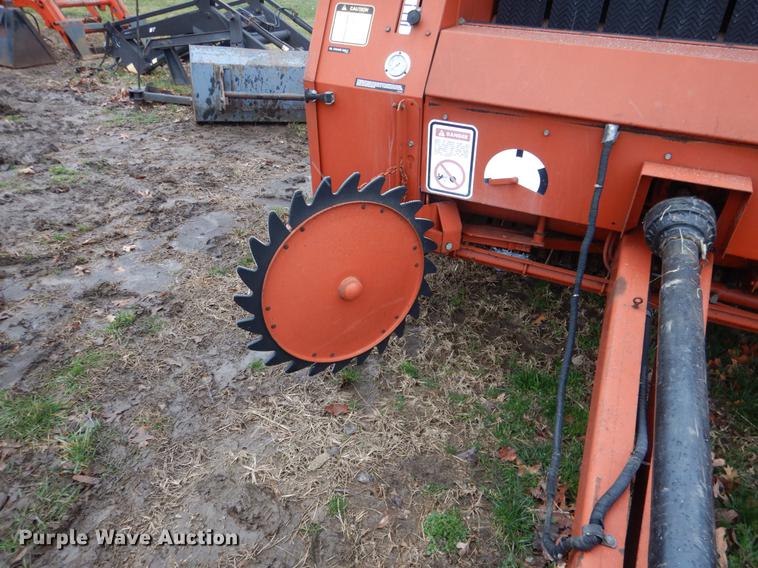 image for item BE9308 Hesston 565A round baler