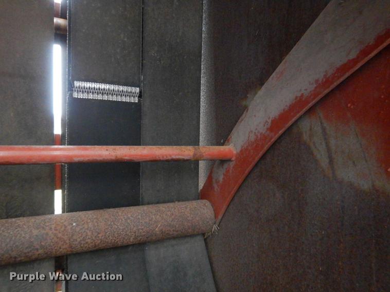 image for item BE9308 Hesston 565A round baler