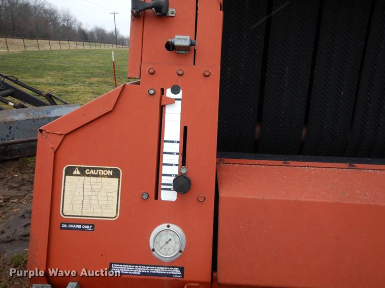 image for item BE9308 Hesston 565A round baler