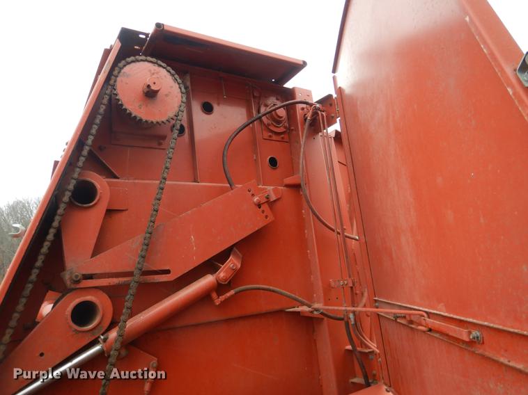 image for item BE9308 Hesston 565A round baler