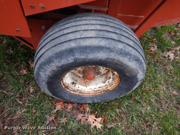 image for item BE9308 Hesston 565A round baler