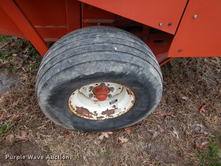 image for item BE9308 Hesston 565A round baler