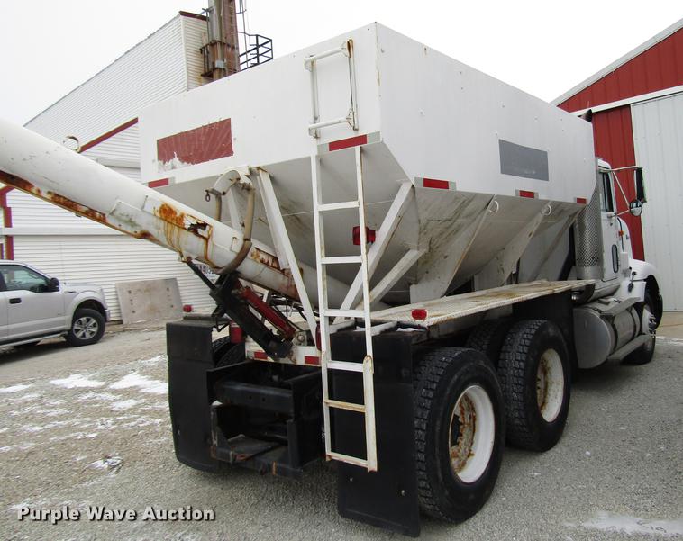 image for item DB6892 1994 International 9200 fertilizer tender truck