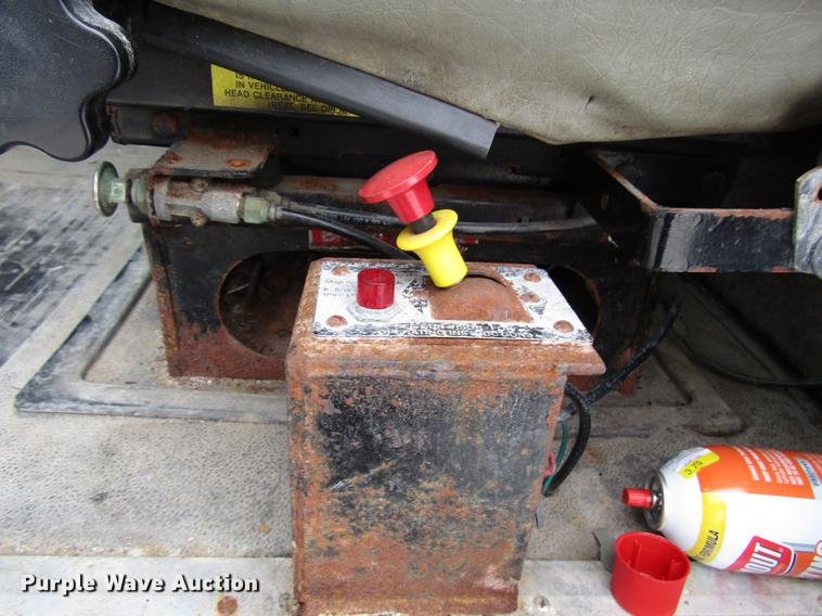 image for item DB6892 1994 International 9200 fertilizer tender truck