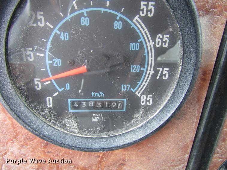 image for item DB6892 1994 International 9200 fertilizer tender truck