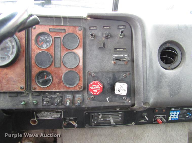 image for item DB6892 1994 International 9200 fertilizer tender truck