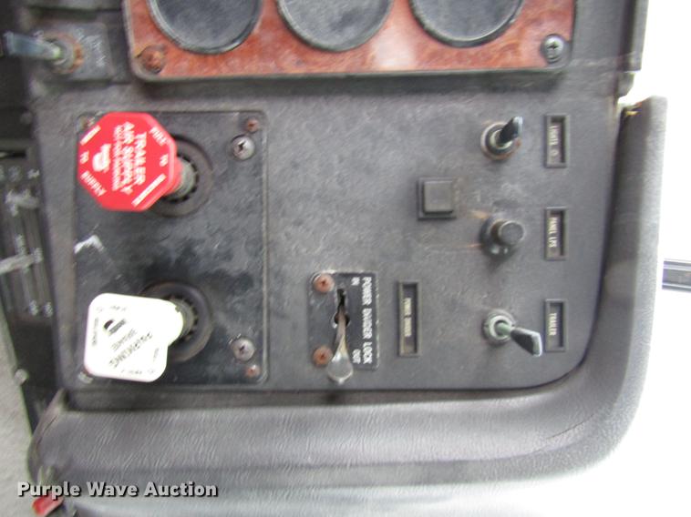 image for item DB6892 1994 International 9200 fertilizer tender truck