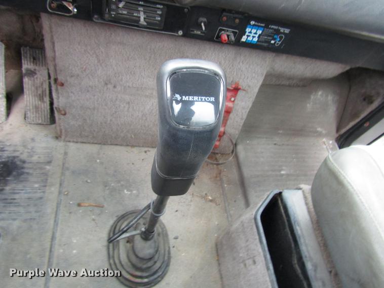 image for item DB6892 1994 International 9200 fertilizer tender truck