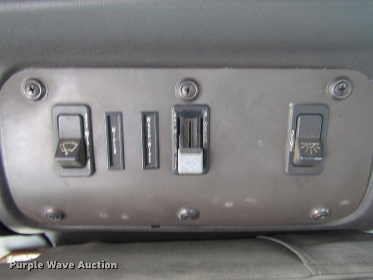 image for item DB6892 1994 International 9200 fertilizer tender truck