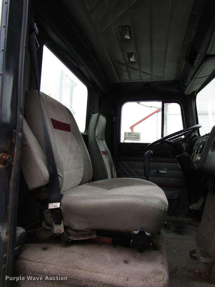 image for item DB6892 1994 International 9200 fertilizer tender truck